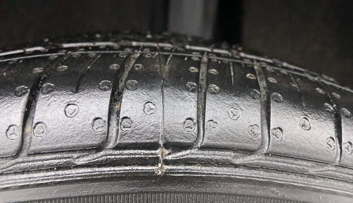 2017 Maruti Baleno ZETA DIESEL 1.3, Diesel, Manual, 53,415 km, Left Rear Tyre Tread