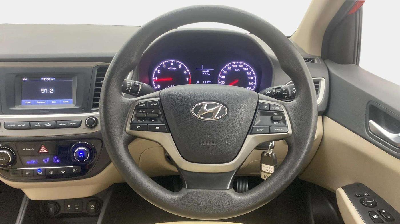 2018 Hyundai Verna 1.4 EX PETROL, Petrol, Manual, 42,758 km, Steering Wheel Close Up