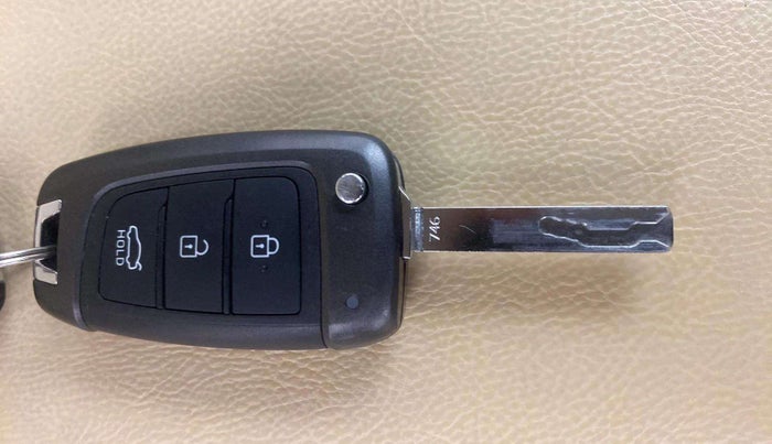 2018 Hyundai Verna 1.4 EX PETROL, Petrol, Manual, 42,758 km, Key Close Up