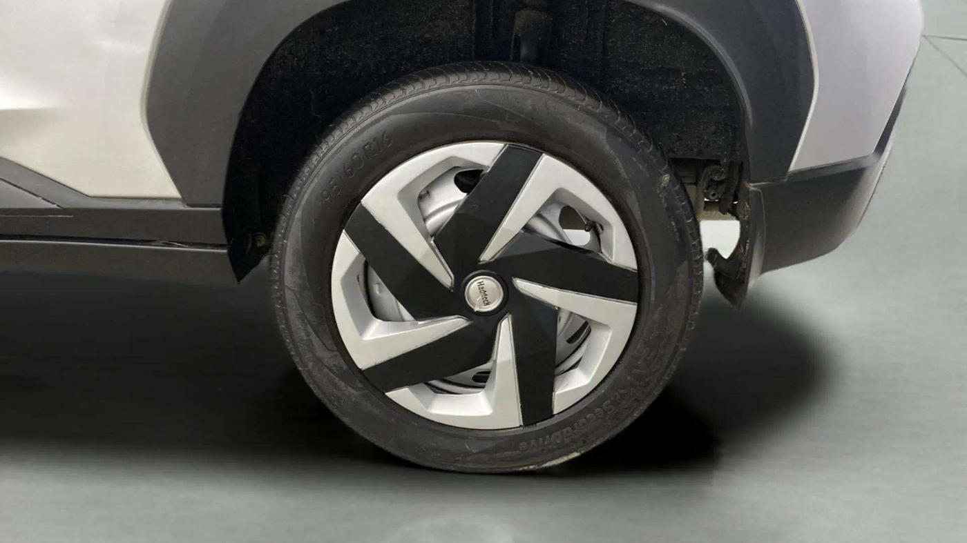 2022 Nissan MAGNITE XE, Petrol, Manual, 27,570 km, Left Rear Wheel