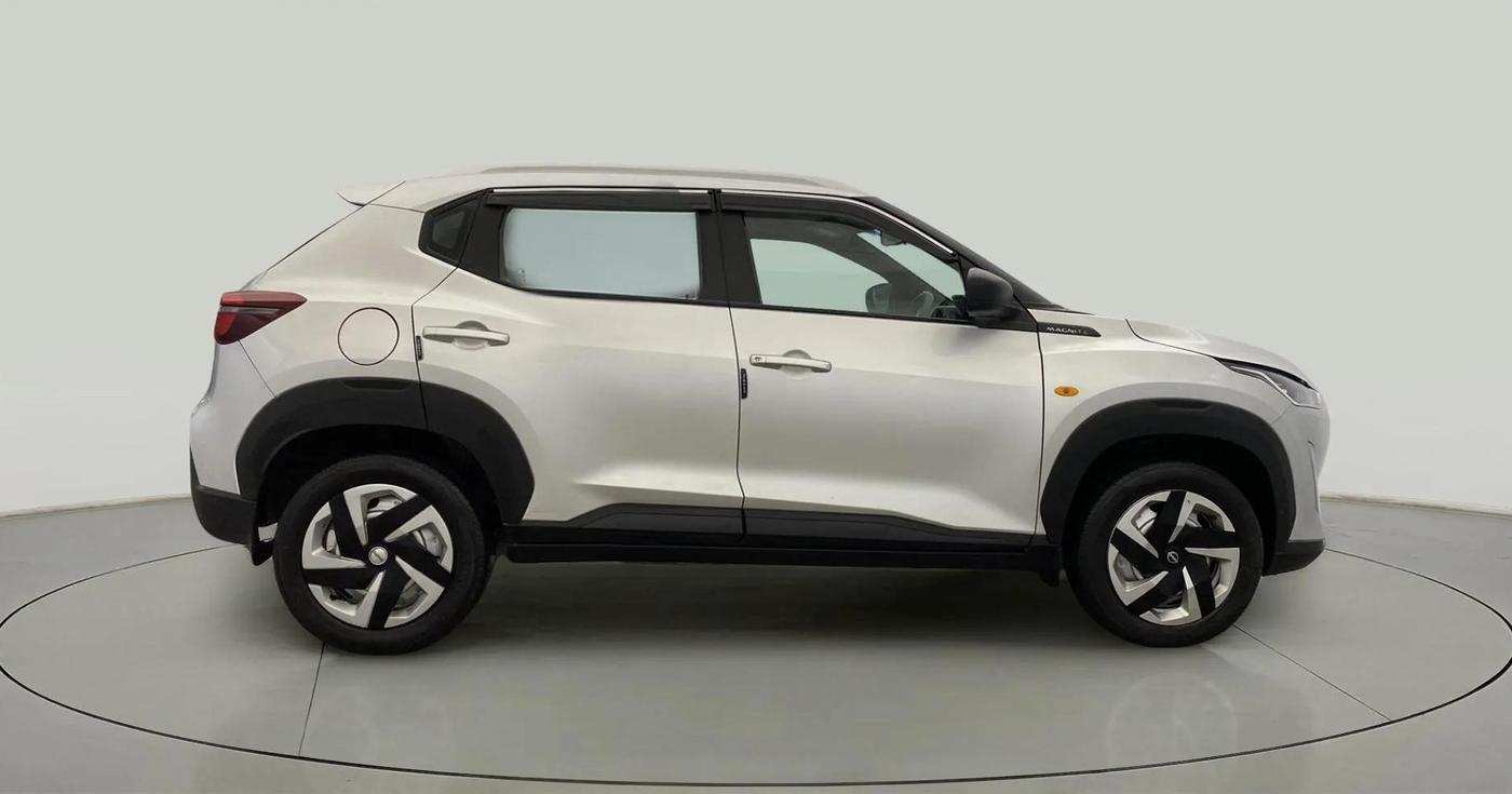 2022 Nissan MAGNITE XE, Petrol, Manual, 27,570 km, Right Side View