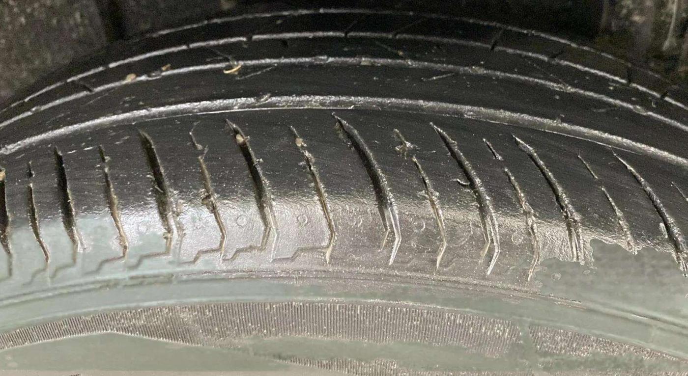2022 Nissan MAGNITE XE, Petrol, Manual, 27,570 km, Left Front Tyre Tread