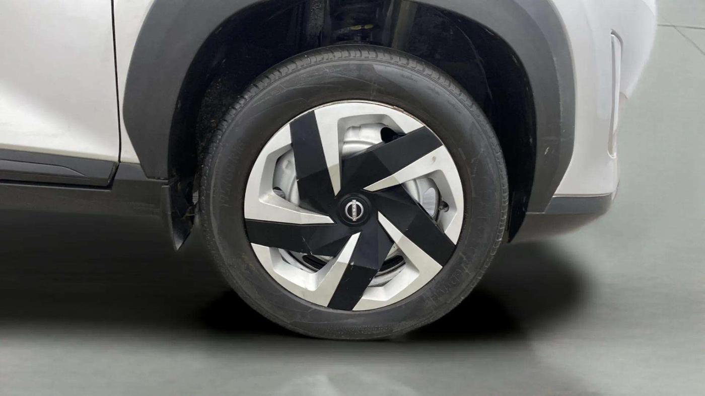 2022 Nissan MAGNITE XE, Petrol, Manual, 27,570 km, Right Front Wheel