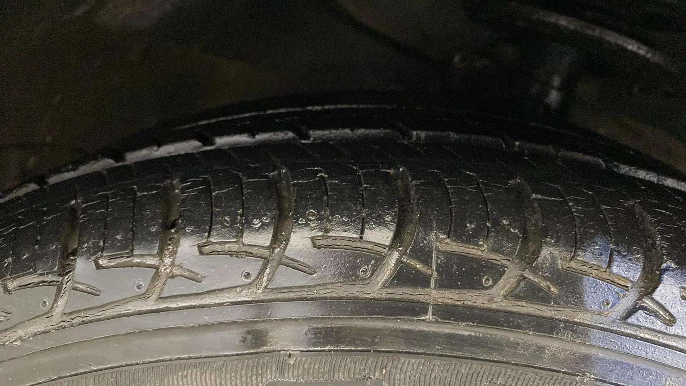 2018 Maruti Ciaz ZETA 1.4  AT PETROL, Petrol, Automatic, 31,016 km, Right Front Tyre Tread