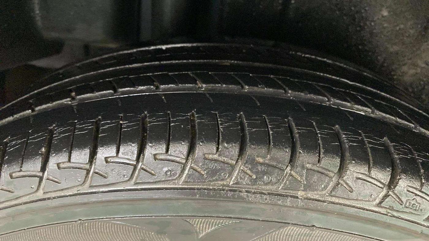 2018 Maruti Ciaz ZETA 1.4  AT PETROL, Petrol, Automatic, 31,016 km, Right Rear Tyre Tread