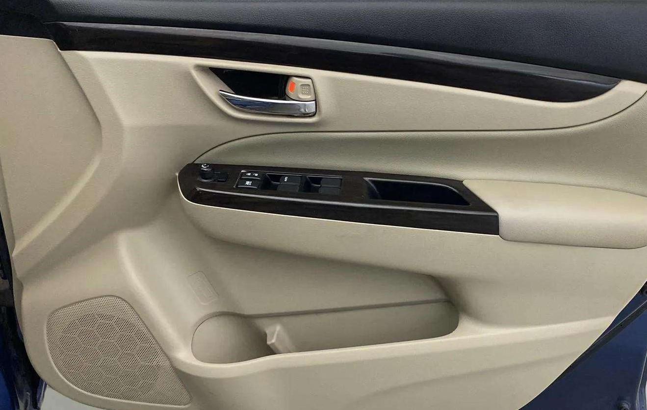 2018 Maruti Ciaz ZETA 1.4  AT PETROL, Petrol, Automatic, 31,016 km, Driver Side Door Panels Control