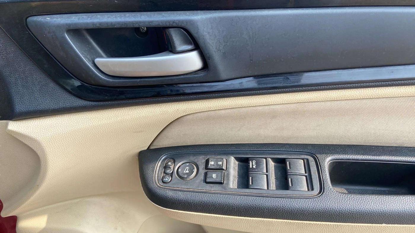 2020 Honda Amaze 1.2L I-VTEC S, Petrol, Manual, 43,068 km, Driver Side Door Panels Control