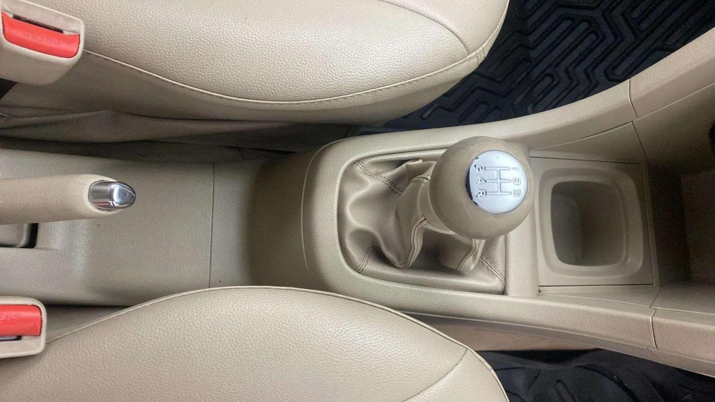 2016 Maruti Ertiga ZXI, Petrol, Manual, 74,903 km, Gear Lever
