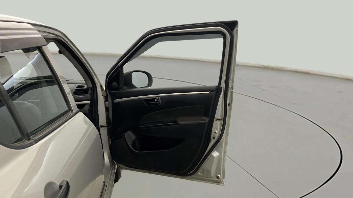 2014 Maruti Swift LXI, Petrol, Manual, 58,338 km, RHS Front Door