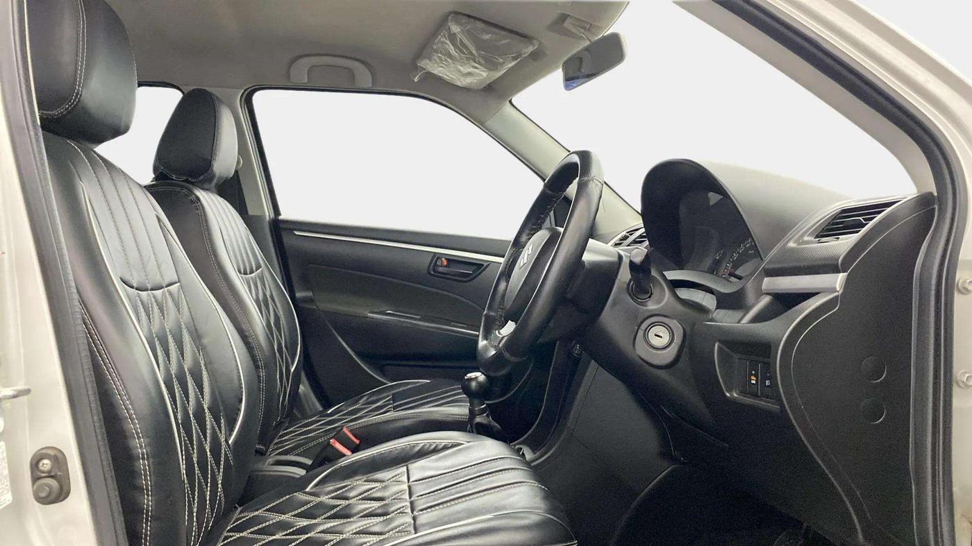 2014 Maruti Swift LXI, Petrol, Manual, 58,338 km, Right Side Front Door Cabin