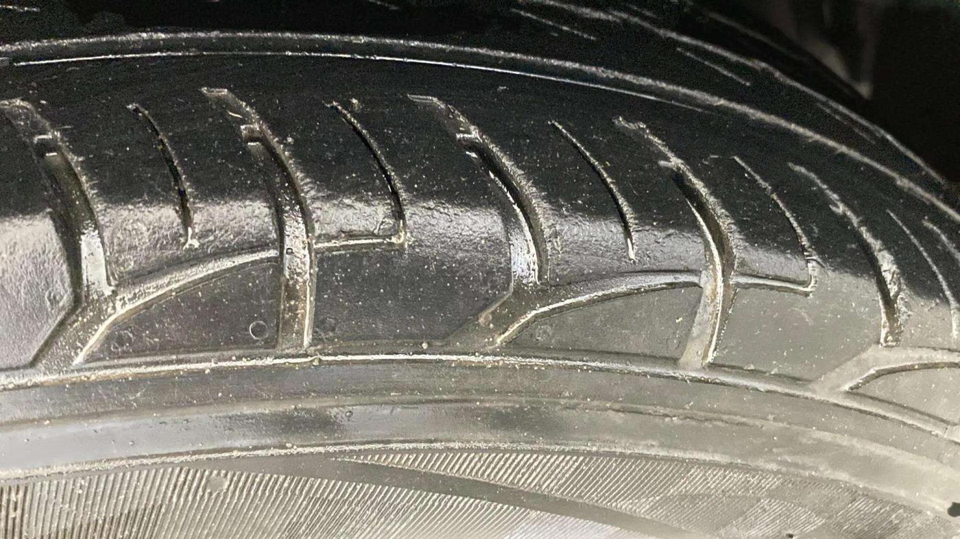 2014 Maruti Swift LXI, Petrol, Manual, 58,338 km, Left Front Tyre Tread