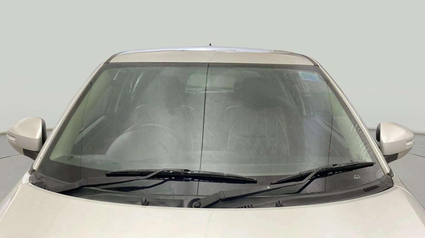 2014 Maruti Swift LXI, Petrol, Manual, 58,338 km, Front Windshield