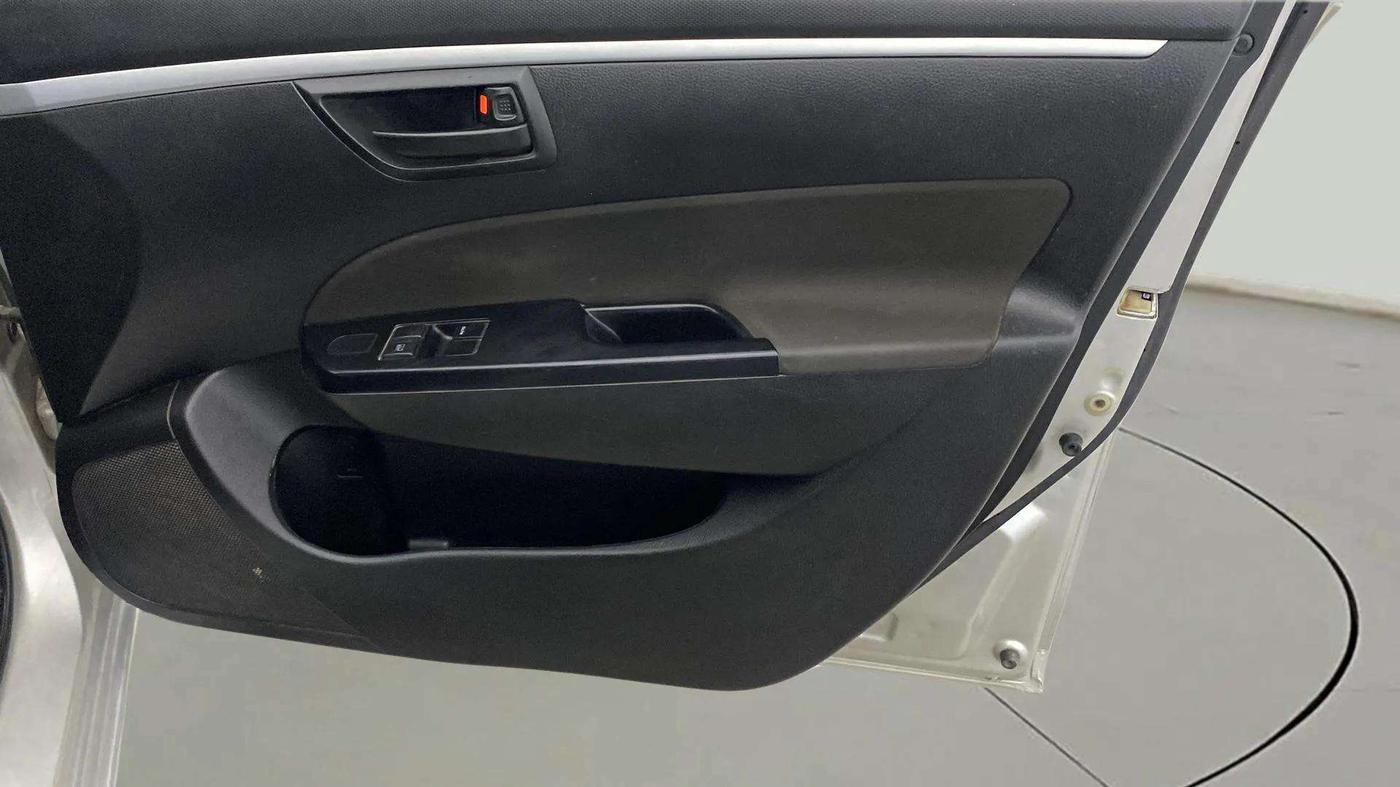 2014 Maruti Swift LXI, Petrol, Manual, 58,338 km, Driver Side Door Panels Control