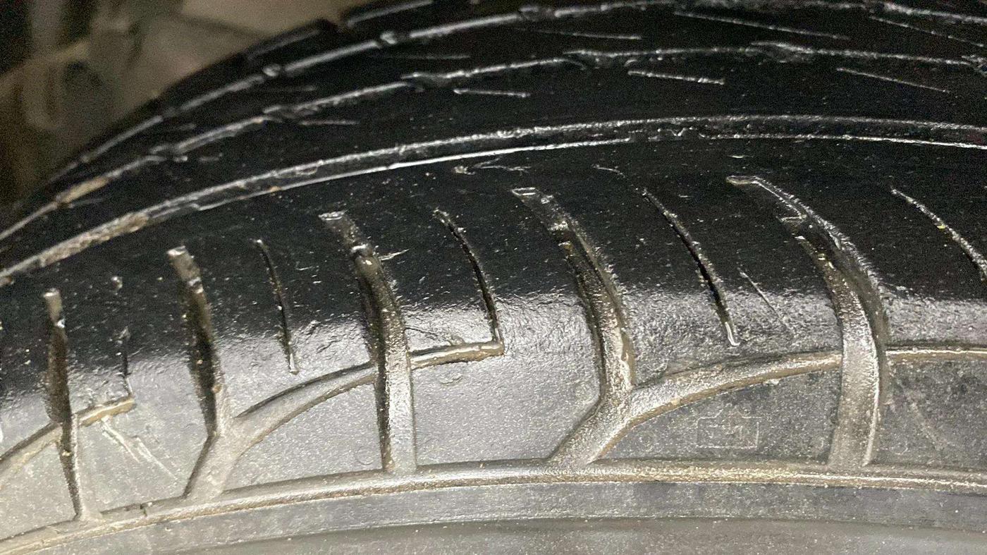 2014 Maruti Swift LXI, Petrol, Manual, 58,338 km, Right Front Tyre Tread