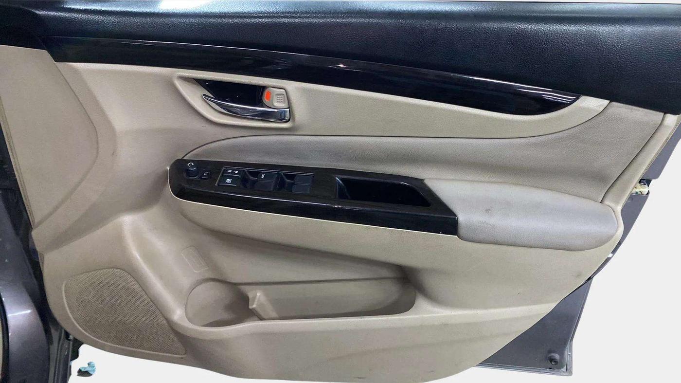 2015 Maruti Ciaz ZXI, Petrol, Manual, 38,478 km, Driver Side Door Panels Control