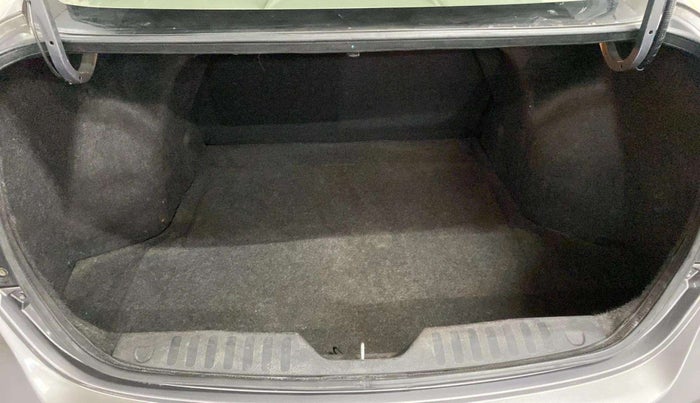 2015 Maruti Ciaz ZXI, Petrol, Manual, 38,478 km, Boot Inside