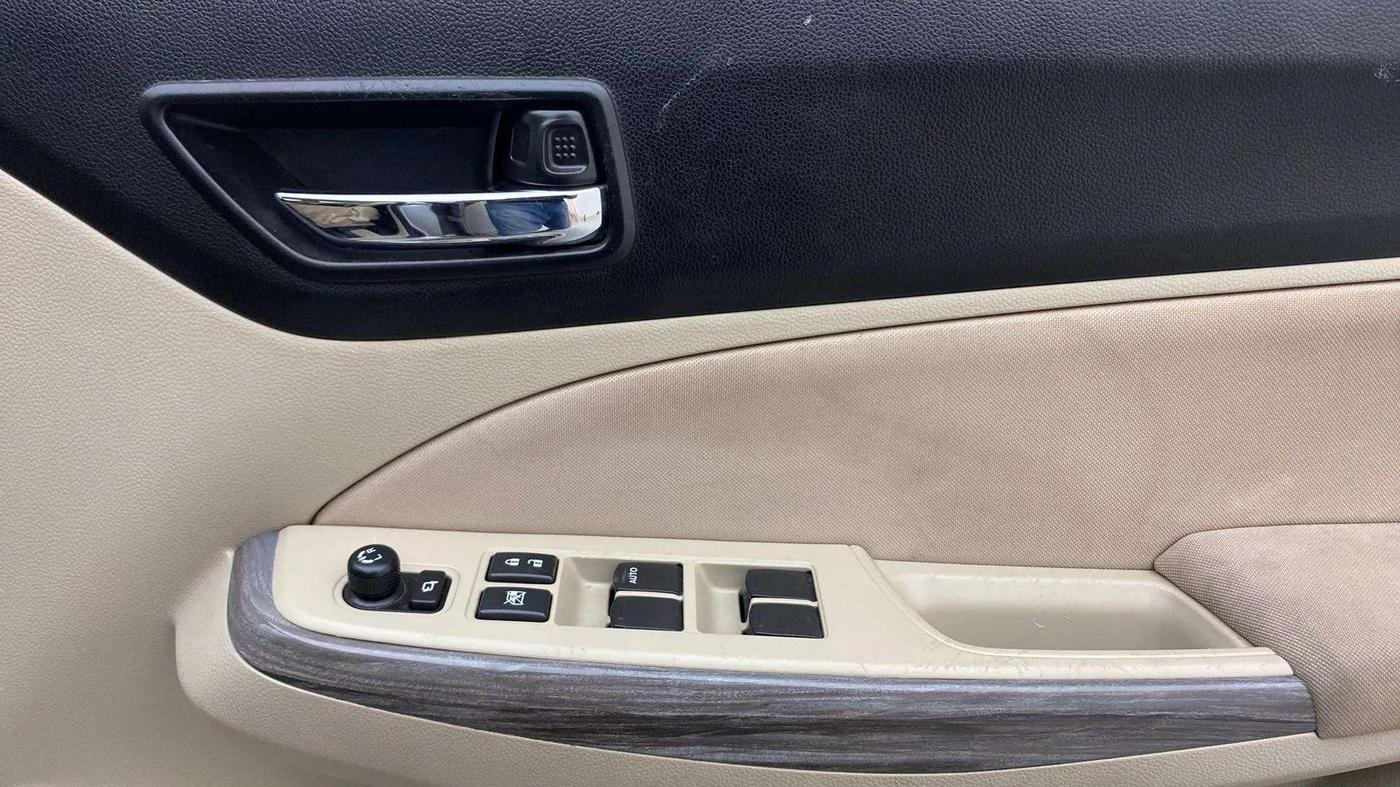 2022 Maruti Dzire ZXI, Petrol, Manual, 20,339 km, Driver Side Door Panels Control