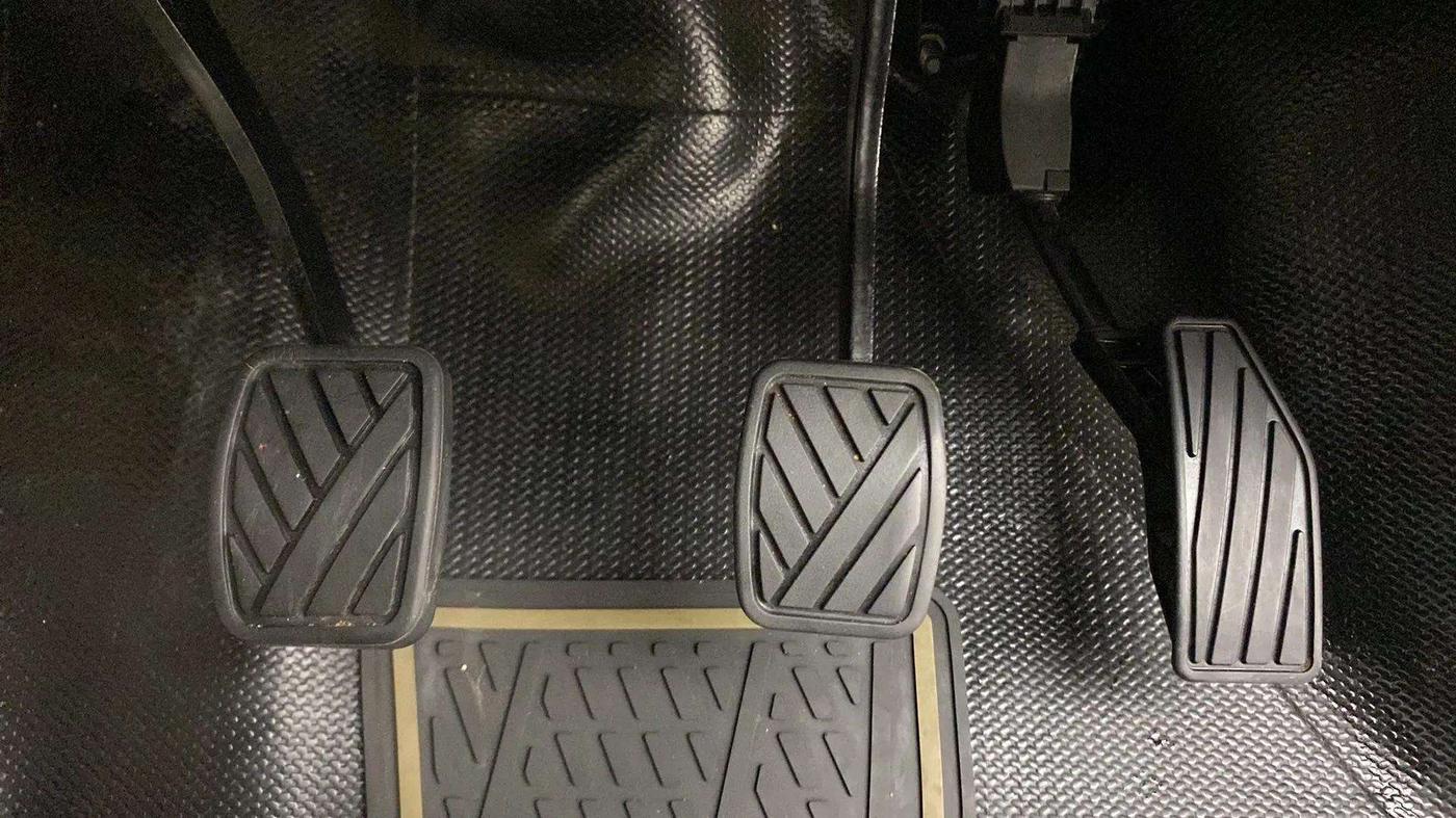 2022 Maruti Dzire ZXI, Petrol, Manual, 20,339 km, Pedals