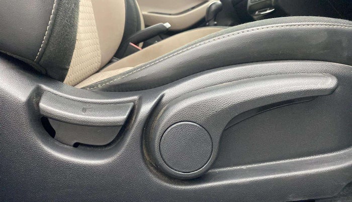 2017 Hyundai Elite i20 ASTA 1.2, Petrol, Manual, 24,044 km, Driver Side Adjustment Panel
