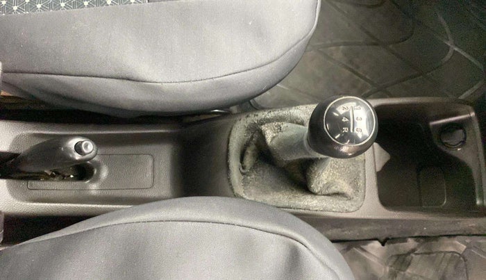 2014 Hyundai Eon ERA +, Petrol, Manual, 50,134 km, Gear lever - Boot cover slightly torn