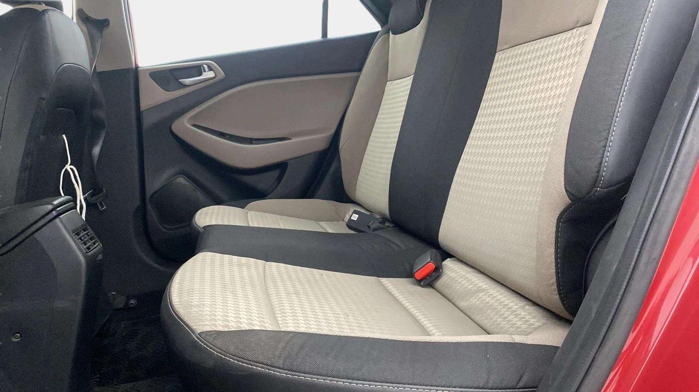 2020 Hyundai Elite i20 SPORTZ PLUS 1.2, Petrol, Manual, 74,363 km, Right Side Rear Door Cabin
