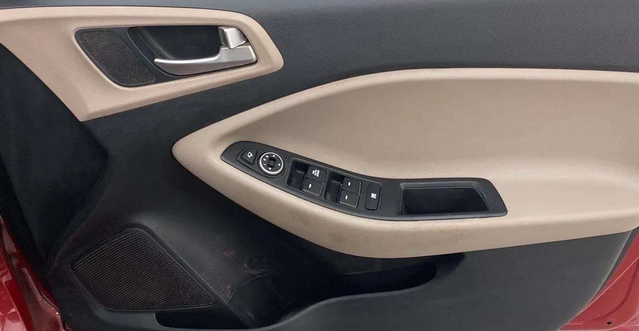 2020 Hyundai Elite i20 SPORTZ PLUS 1.2, Petrol, Manual, 74,363 km, Driver Side Door Panels Control