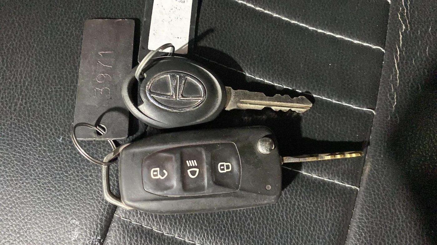 2019 Tata TIGOR XZ PETROL, Petrol, Manual, 68,477 km, Key Close Up