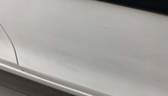 2017 Maruti Swift ZXI, Petrol, Manual, 96,294 km, Driver-side door - Minor scratches