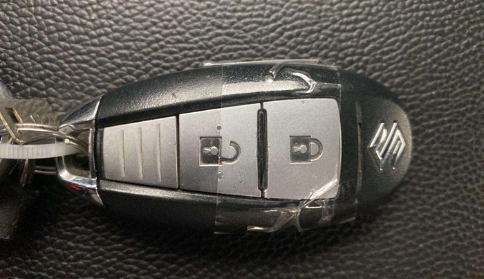 2017 Maruti Swift ZXI, Petrol, Manual, 96,294 km, Key Close Up