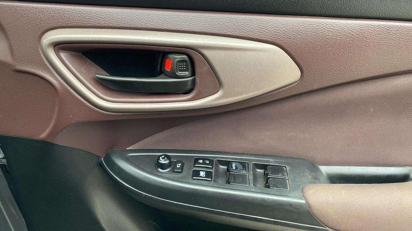 2023 Maruti FRONX DELTA PLUS 1.2MT, Petrol, Manual, 22,294 km, Driver Side Door Panels Control