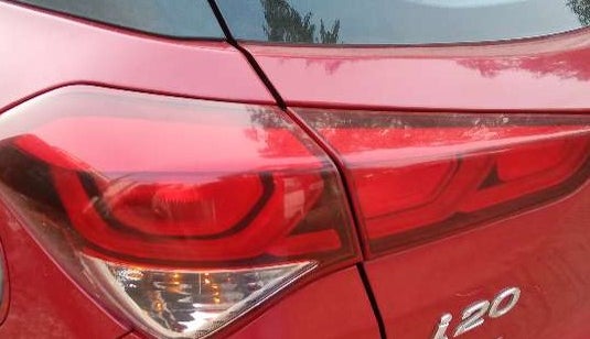 2015 Hyundai Elite i20 SPORTZ 1.2, Petrol, Manual, 32,959 km, Left tail light - Minor damage