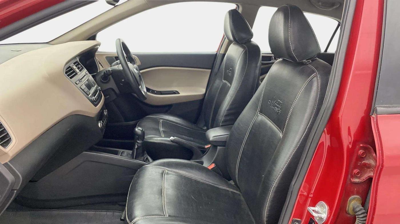 2015 Hyundai Elite i20 SPORTZ 1.2, CNG, Manual, 33,181 km, Right Side Front Door Cabin
