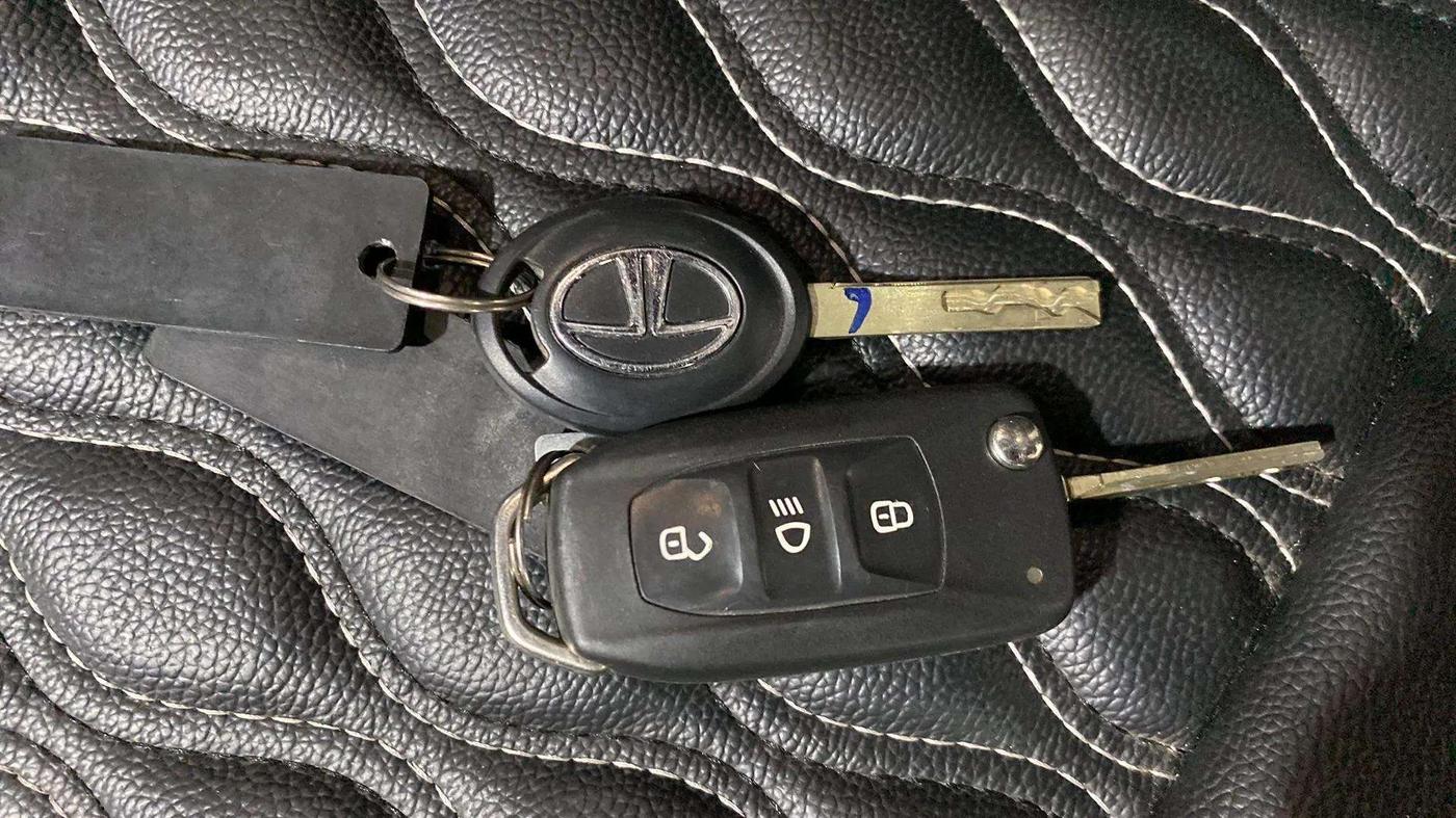 2024 Tata Tiago XT PETROL, Petrol, Manual, 16,122 km, Key Close Up