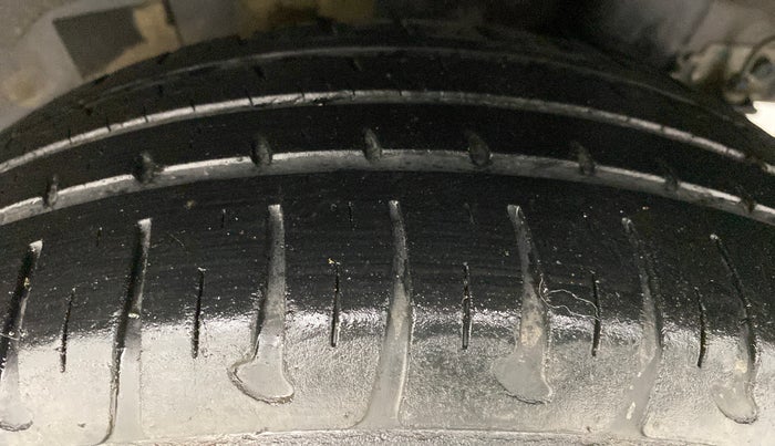 2017 Hyundai Grand i10 Sportz(O) 1.2 MT, Petrol, Manual, 33,332 km, Left Rear Tyre Tread