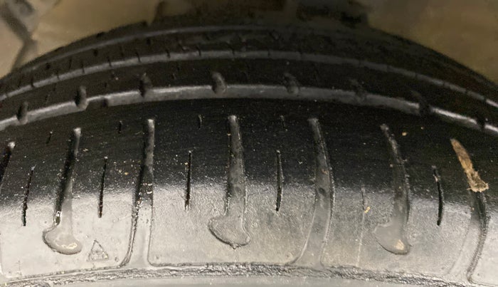 2017 Hyundai Grand i10 Sportz(O) 1.2 MT, Petrol, Manual, 33,332 km, Left Front Tyre Tread