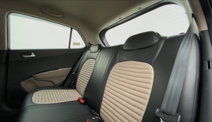 2017 Hyundai Grand i10 Sportz(O) 1.2 MT, Petrol, Manual, 33,332 km, Right Side Rear Door Cabin