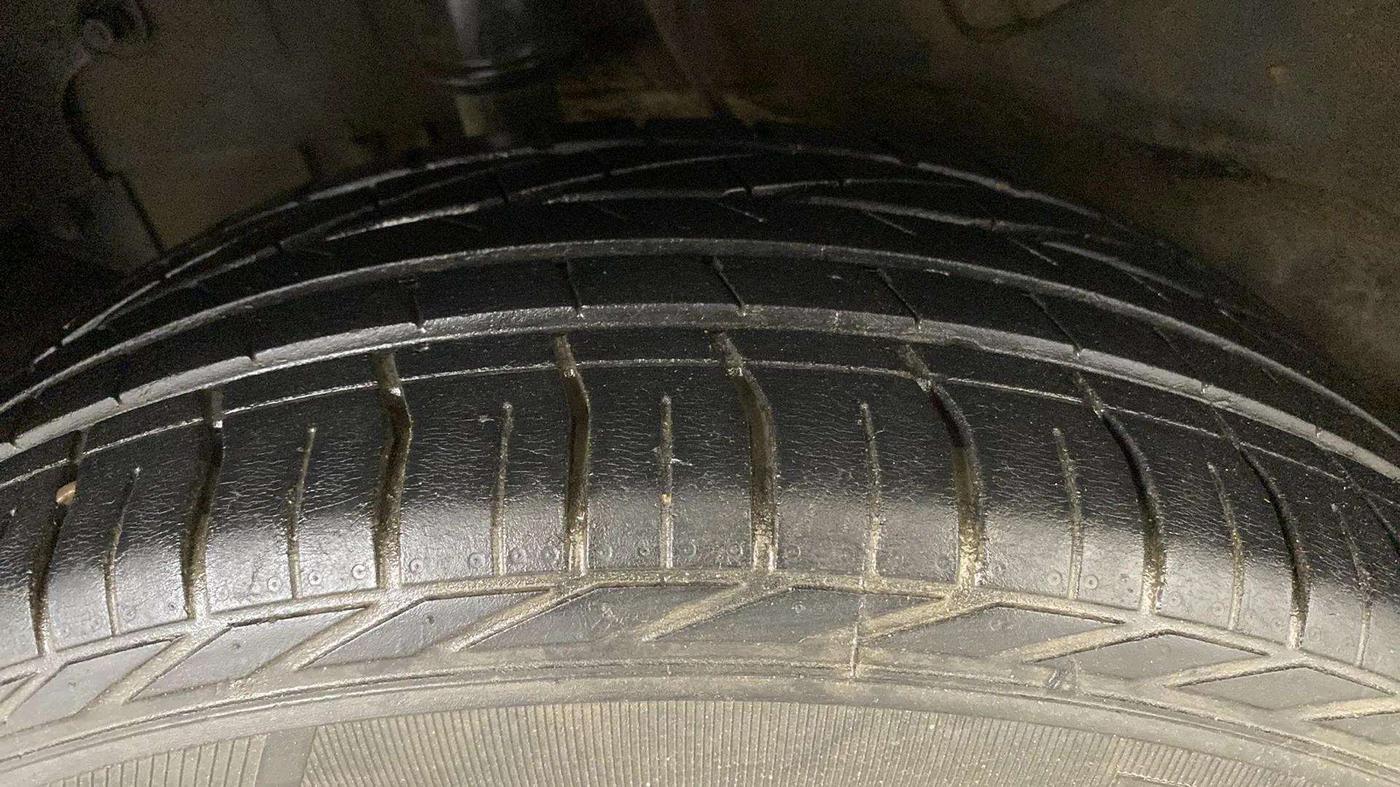 2019 Tata NEXON XZA PLUS PETROL, Petrol, Automatic, 41,917 km, Left Front Tyre Tread