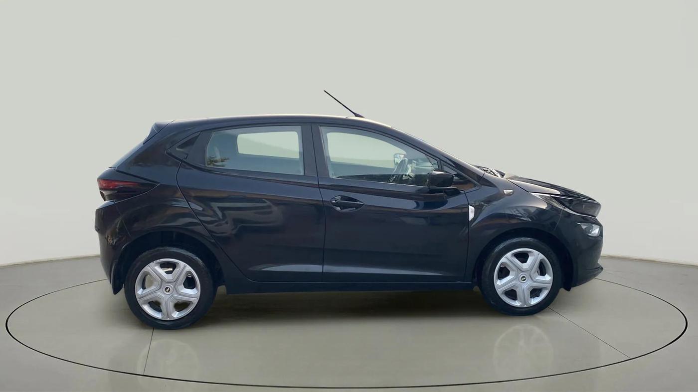 2022 Tata ALTROZ XT DIESEL DARK EDITION, Diesel, Manual, 29,918 km, Right Side View