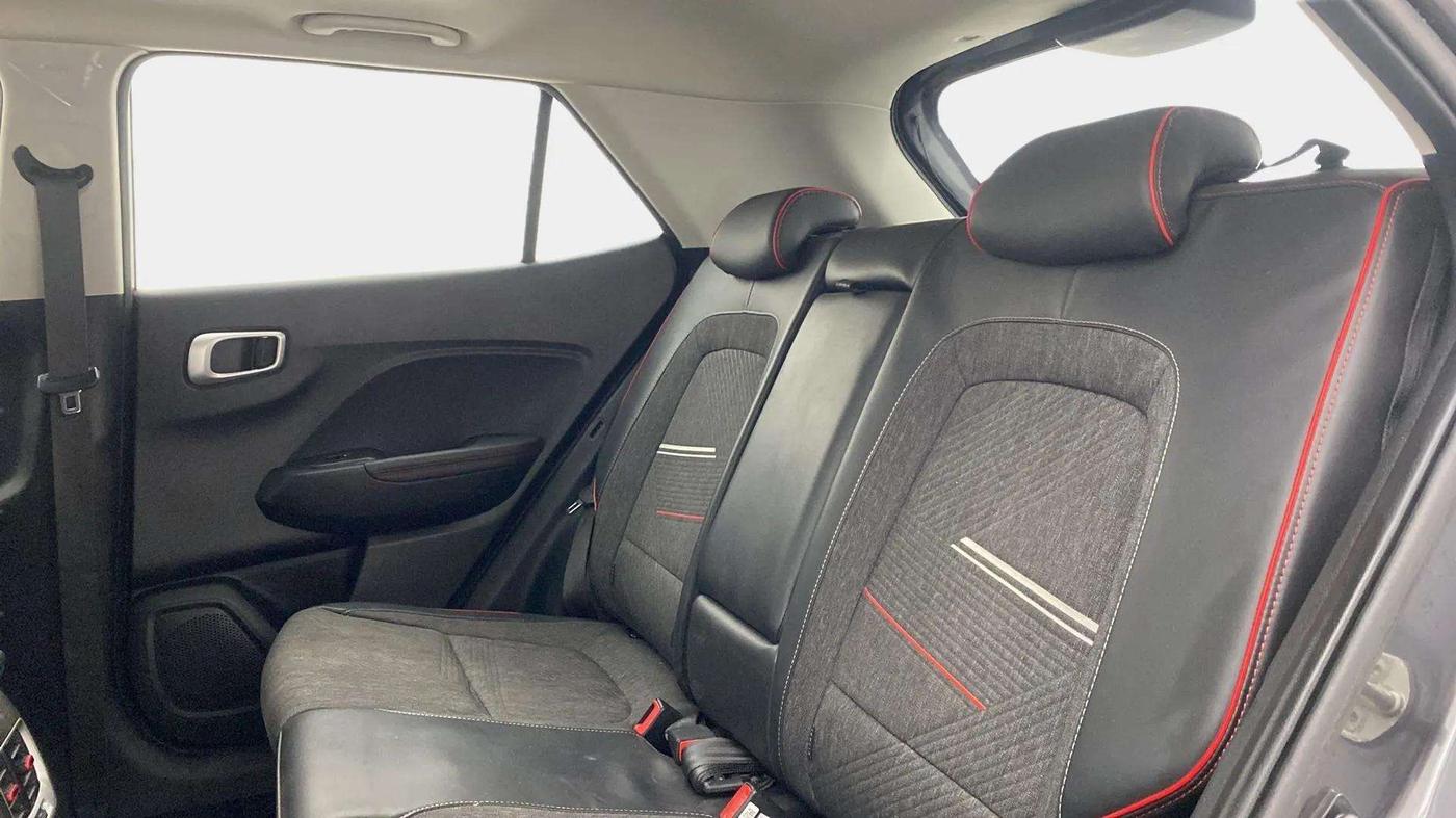 2020 Hyundai VENUE SX 1.0 (O) TURBO IMT DUAL TONE, Petrol, Manual, 39,387 km, Right Side Rear Door Cabin