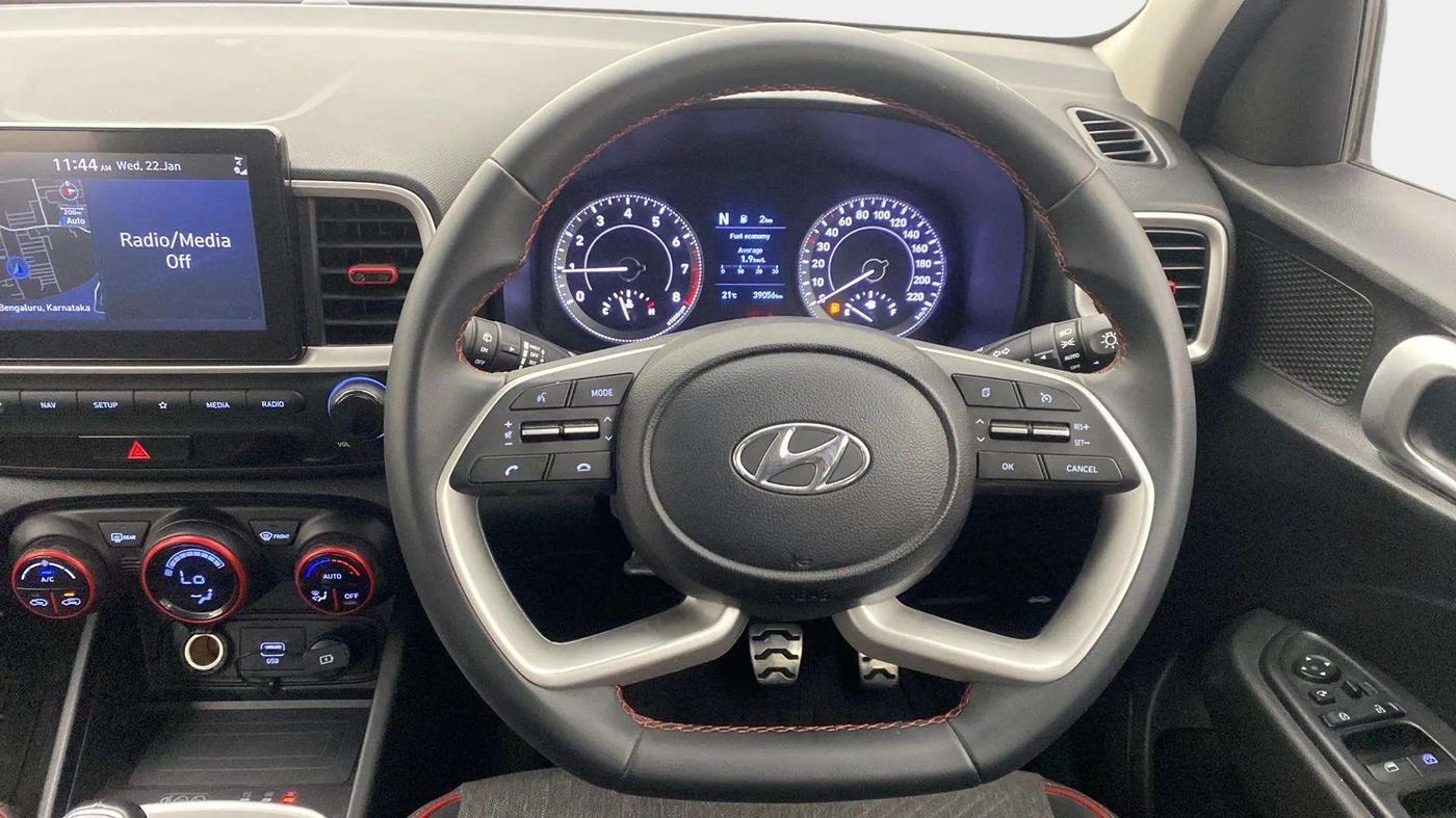 2020 Hyundai VENUE SX 1.0 (O) TURBO IMT DUAL TONE, Petrol, Manual, 39,387 km, Steering Wheel Close Up