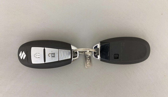 2017 Maruti Baleno ZETA PETROL 1.2, Petrol, Manual, 39,524 km, Key Close Up