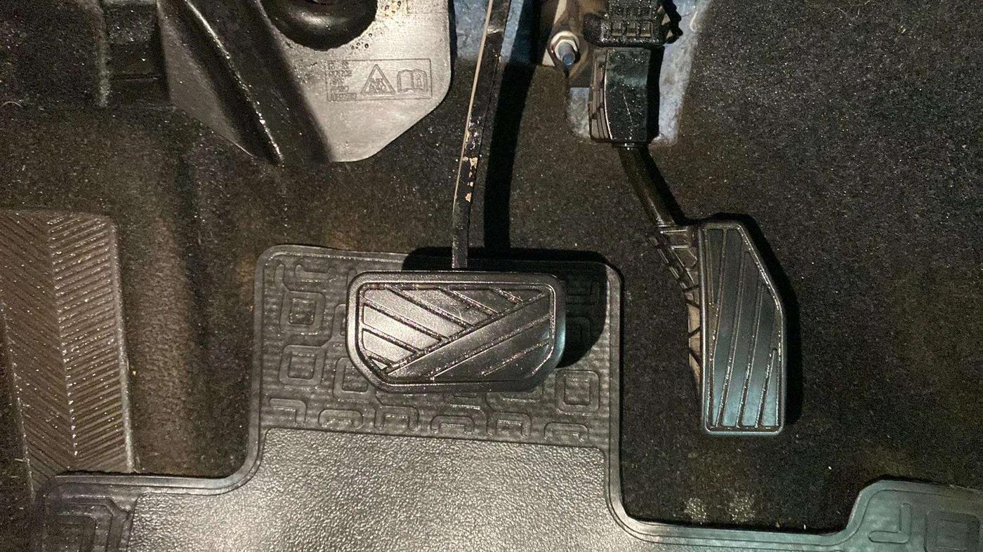 2019 Maruti XL6 ALPHA AT, Petrol, Automatic, 91,433 km, Pedals