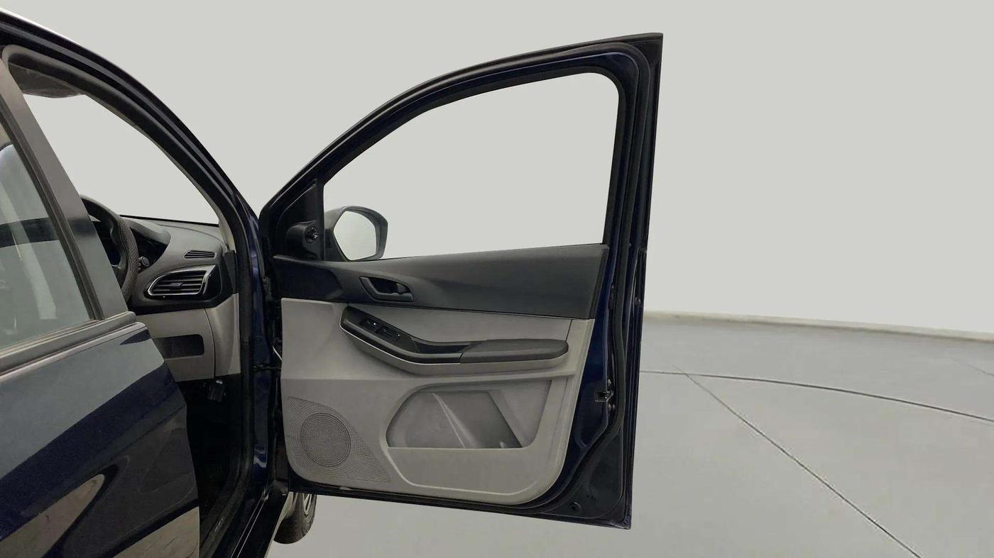 2023 Tata Tiago XT CNG, CNG, Manual, 20,370 km, RHS Front Door