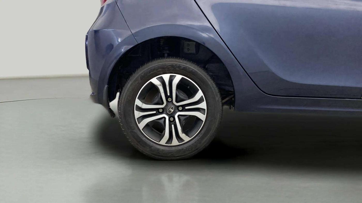 2023 Tata Tiago XT CNG, CNG, Manual, 20,370 km, Right Rear Wheel
