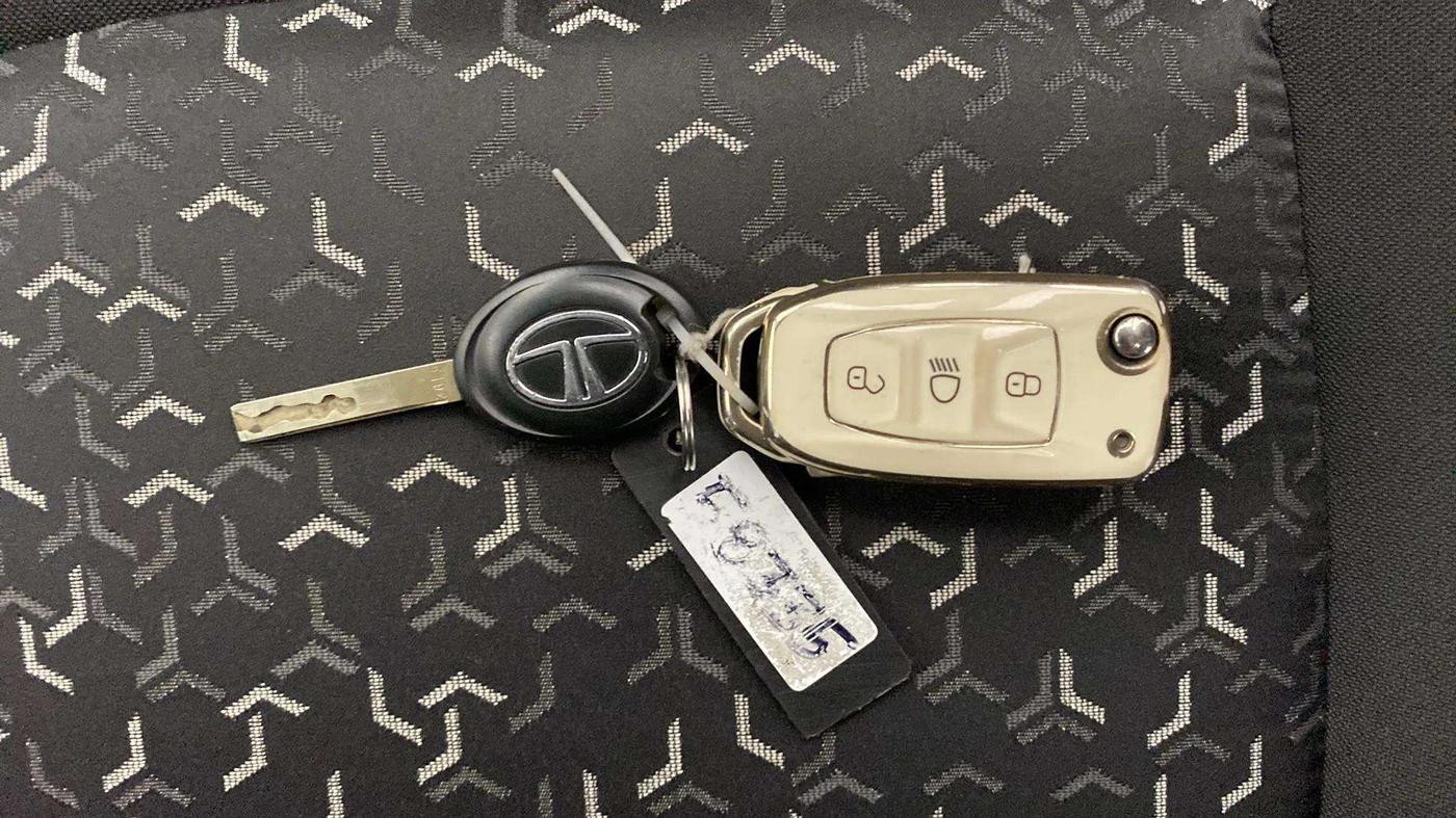 2023 Tata Tiago XT CNG, CNG, Manual, 20,370 km, Key Close Up