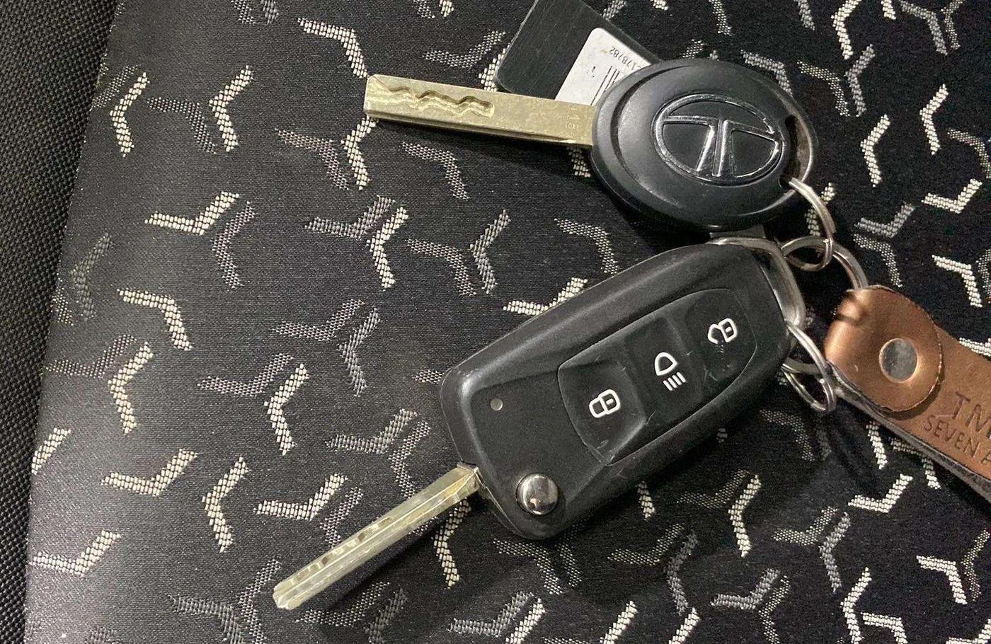 2023 Tata Tiago XT PETROL, Petrol, Manual, 20,449 km, Key Close Up