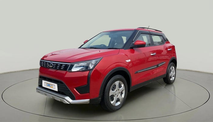 2022 Mahindra XUV300 W6 1.2 PETROL, Petrol, Manual, 24,612 km, Left Front Diagonal