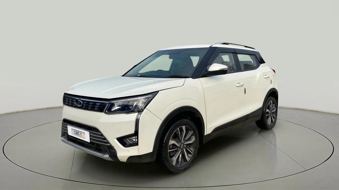 2019 Mahindra XUV300 W8 (O) 1.5 DIESEL, Diesel, Manual, 39,034 km, Left Front Diagonal