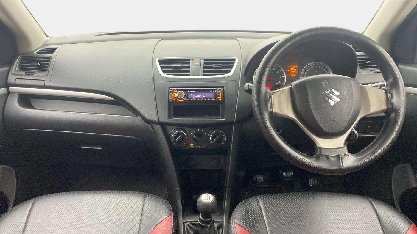 2014 Maruti Swift VXI, Petrol, Manual, 68,289 km, Dashboard