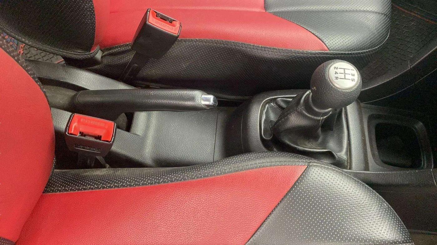 2014 Maruti Swift VXI, Petrol, Manual, 68,289 km, Gear Lever